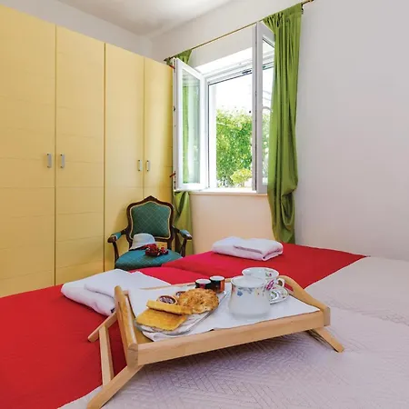 Pet Friendly In Bosanka With Kitchen Apartament